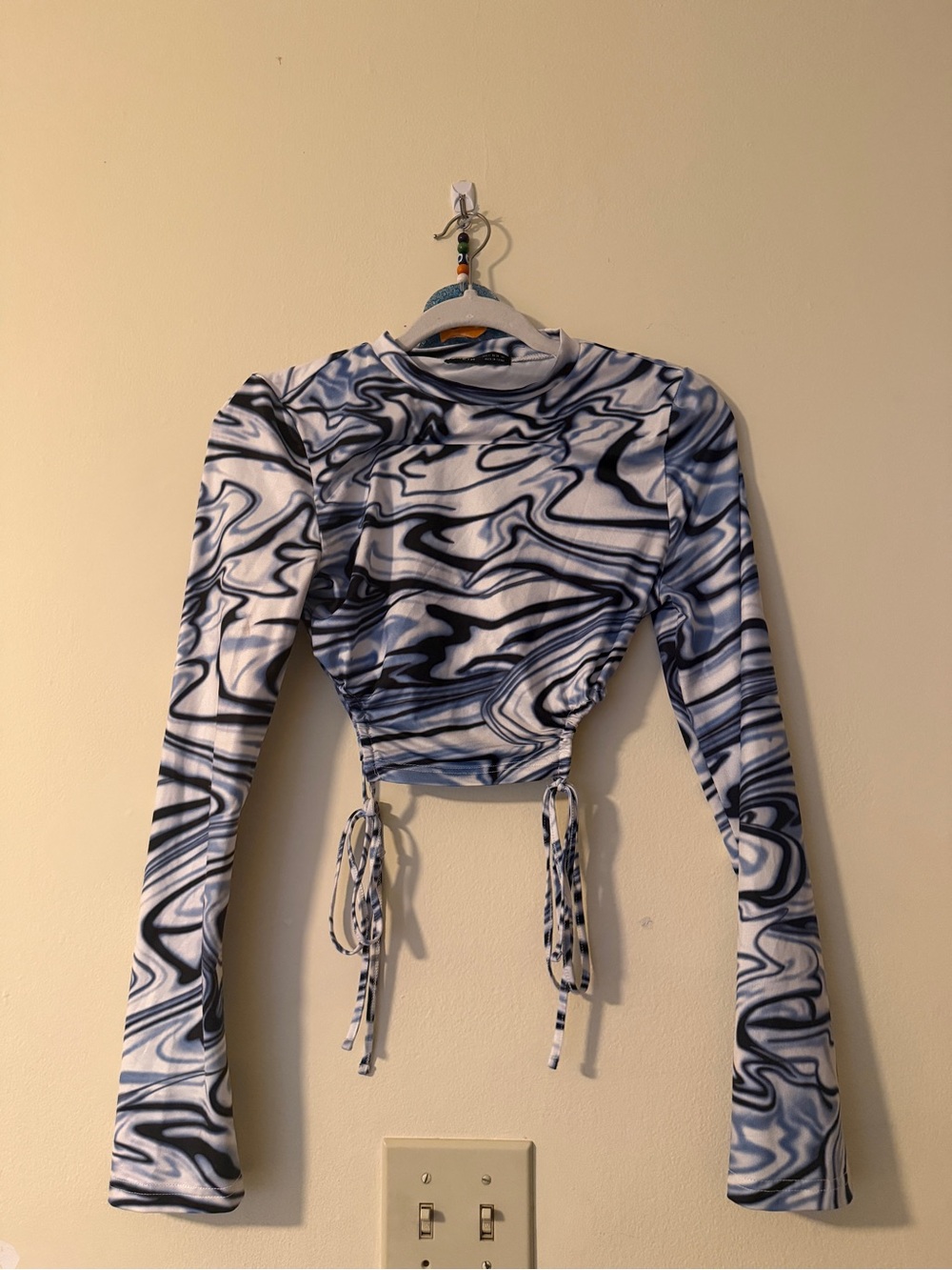 Long Sleeve Blue Marble Ruched Crop Top